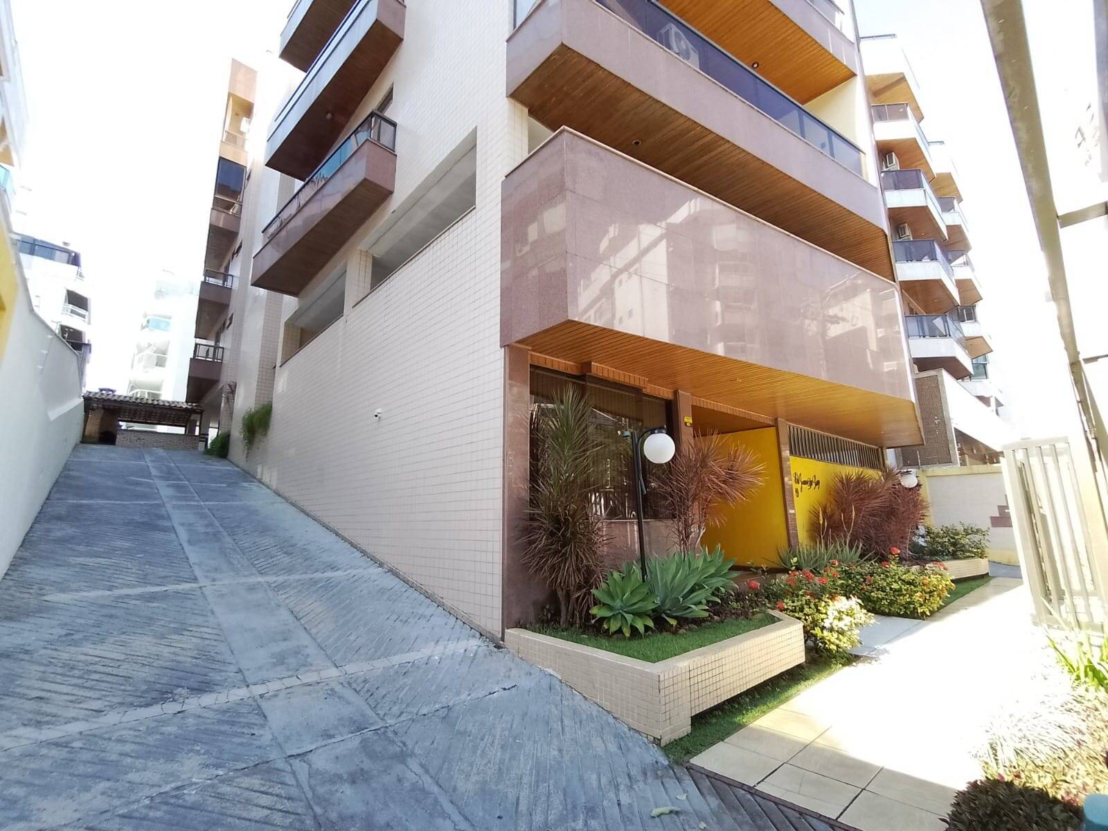 #1000 - Apartamento para Venda em Cabo Frio - RJ