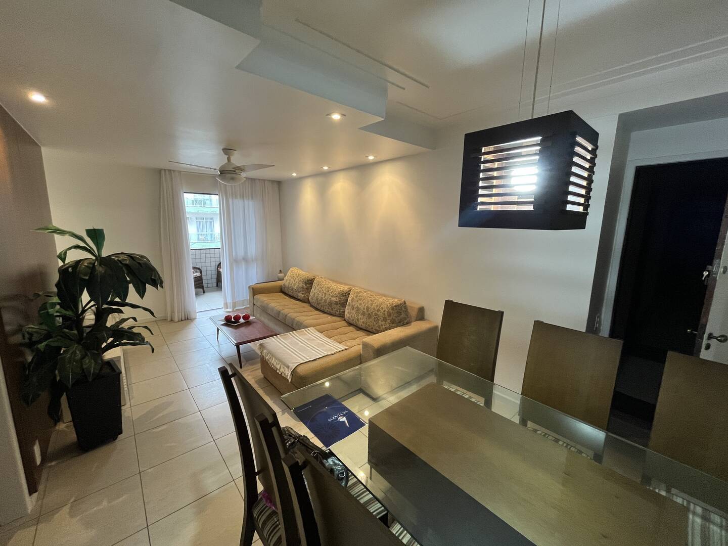 #2011 - Apartamento para Venda em Cabo Frio - RJ