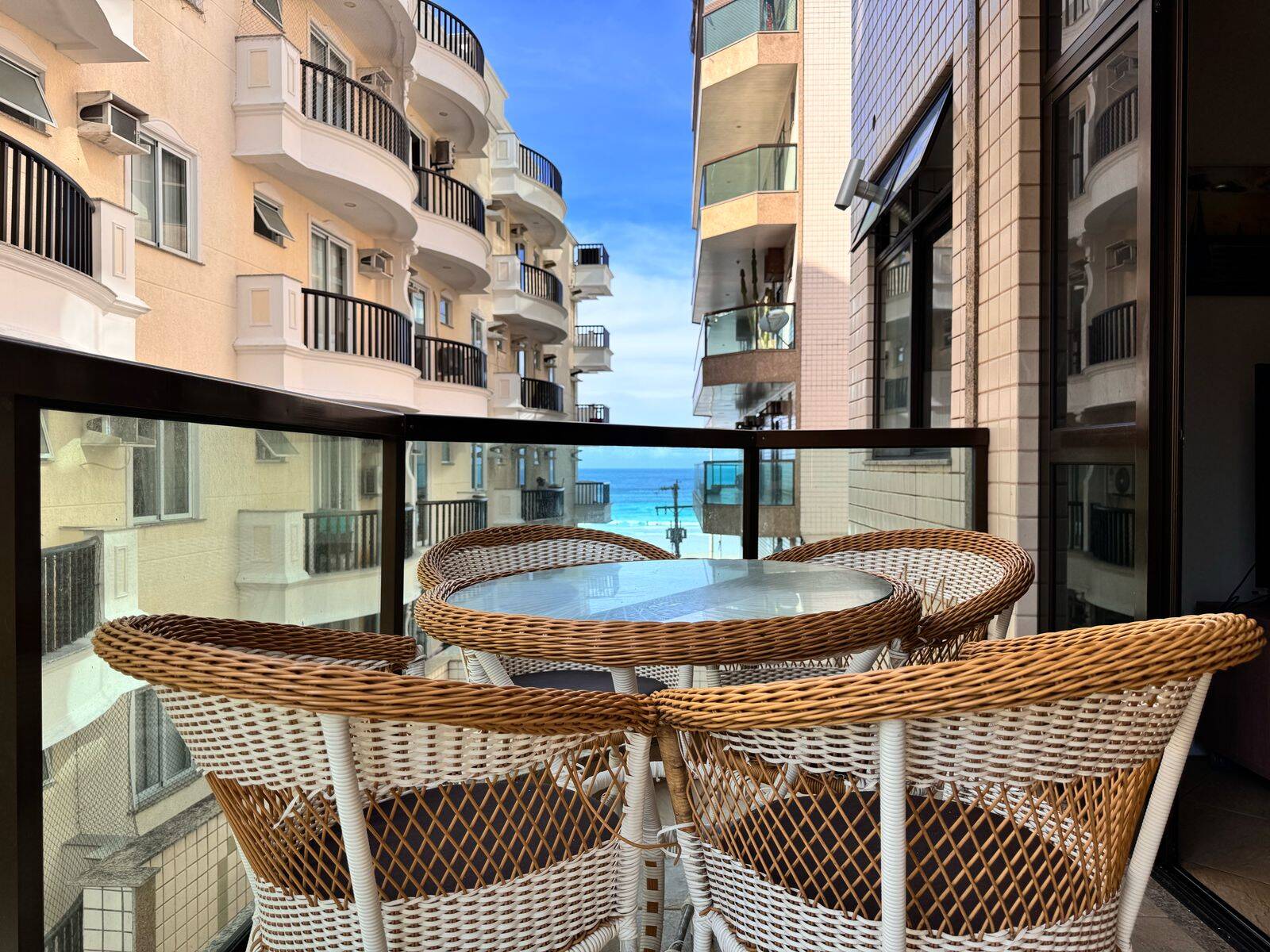 #2348 - Apartamento para Venda em Cabo Frio - RJ