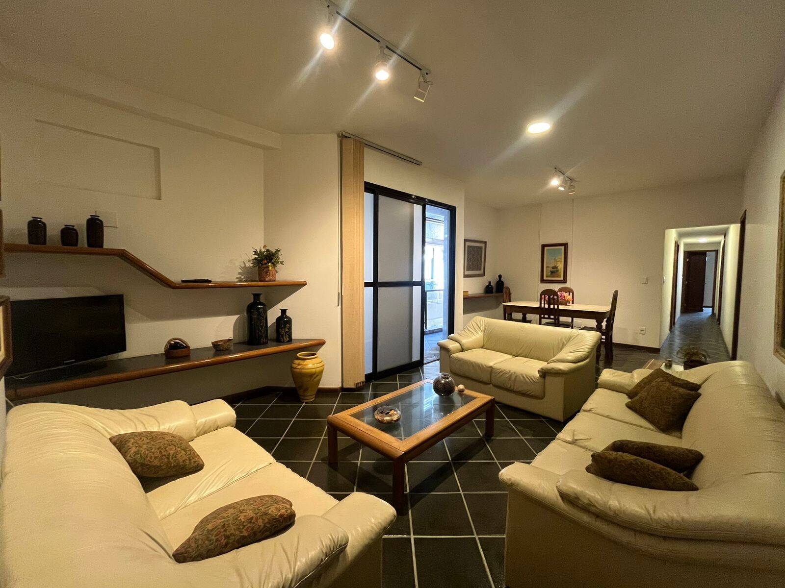 #4901 - Apartamento para Venda em Cabo Frio - RJ