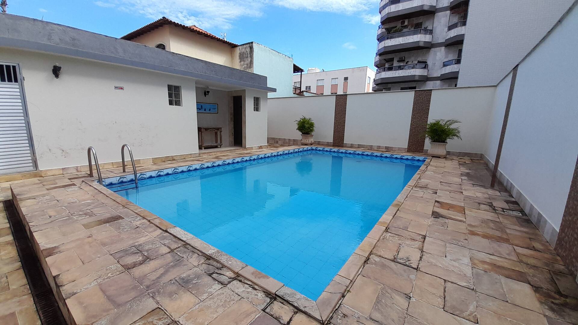 #2550 - Apartamento para Venda em Cabo Frio - RJ