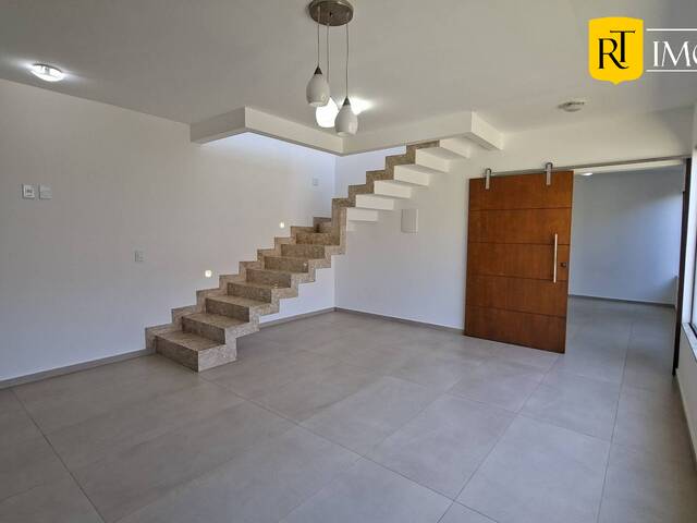 #7168 - Apartamento para Venda em Cabo Frio - RJ