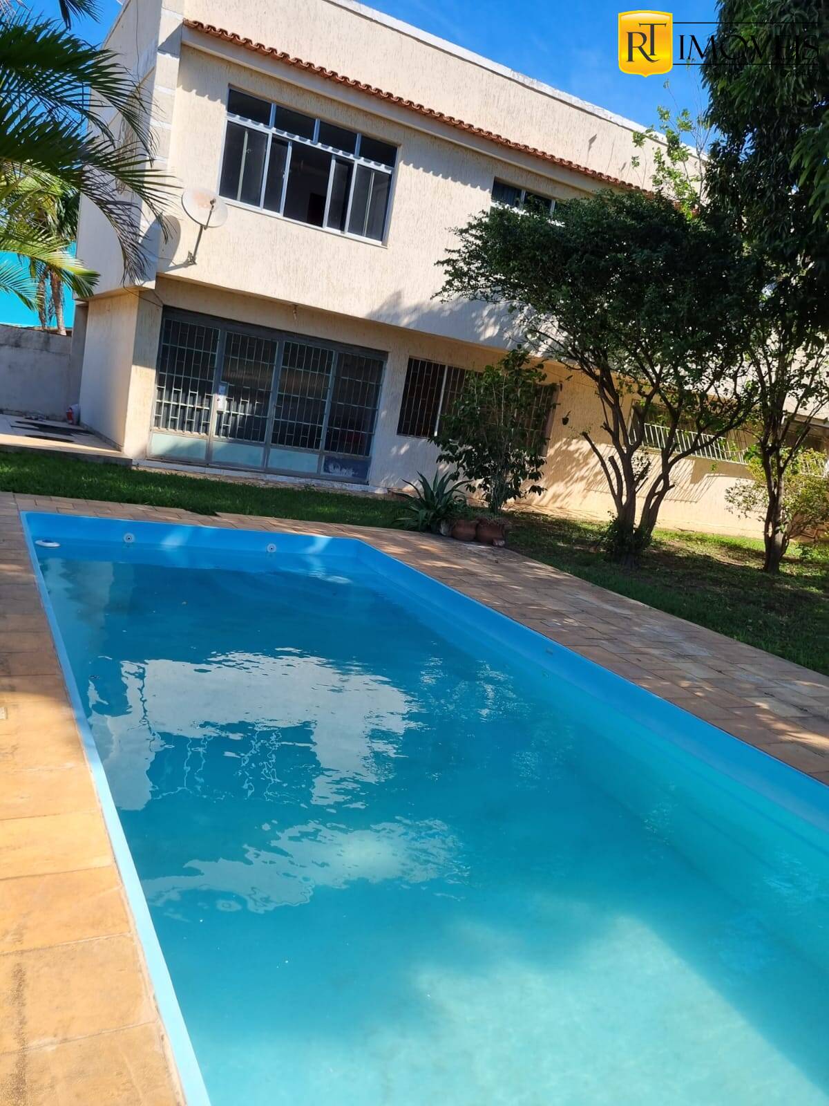 Casa à venda e aluguel com 4 quartos, 263m² - Foto 1