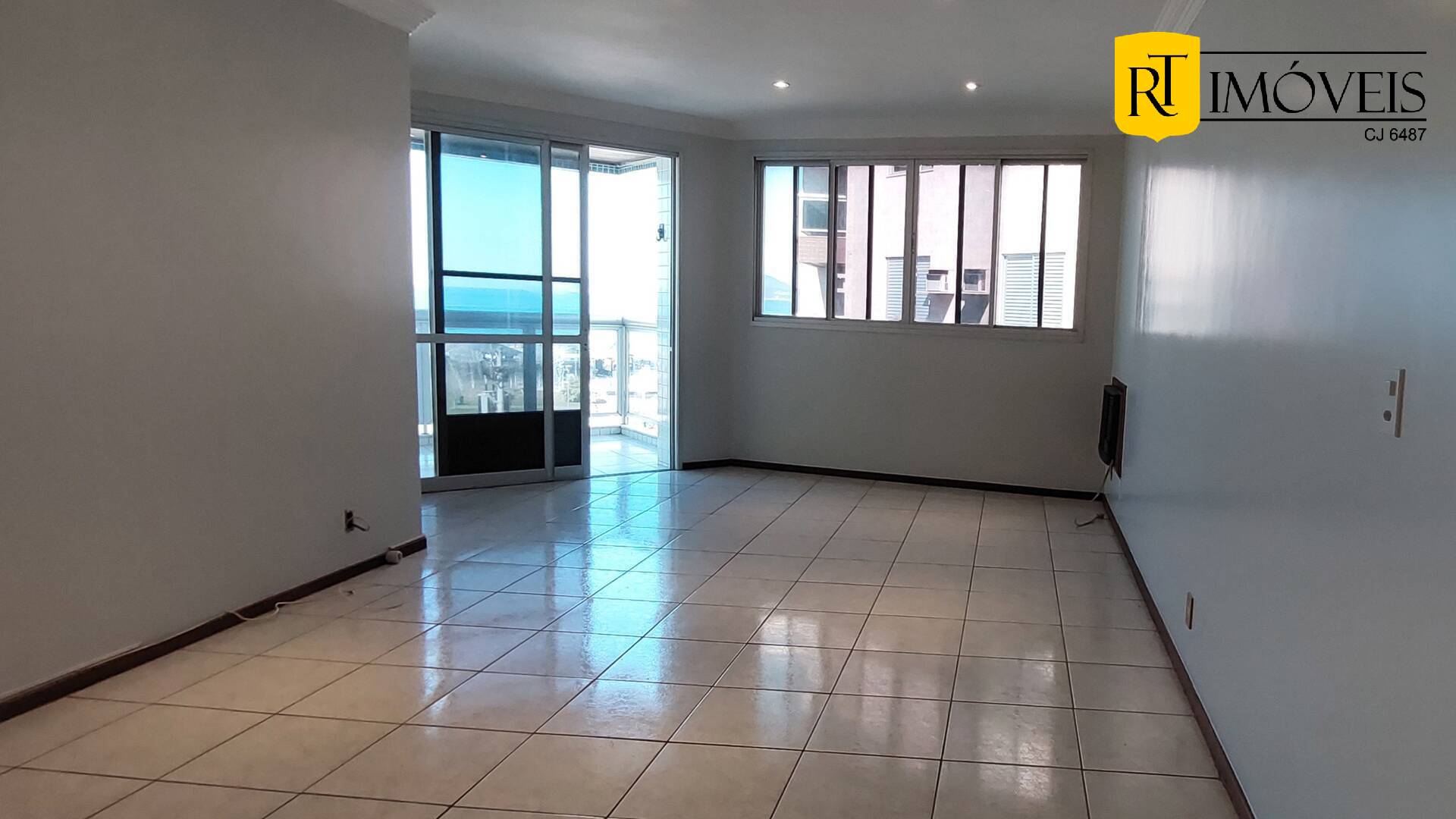 Apartamento à venda com 3 quartos, 151m² - Foto 2