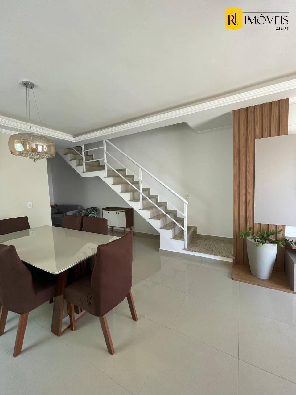 Casa à venda com 5 quartos, 140m² - Foto 2