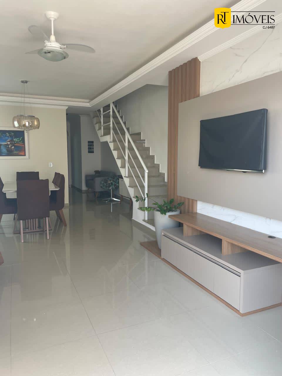 Casa à venda com 5 quartos, 140m² - Foto 1