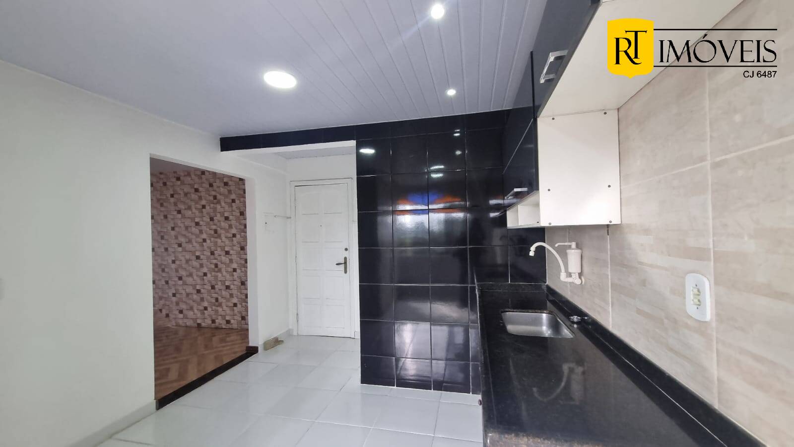 Apartamento à venda com 3 quartos, 217m² - Foto 1