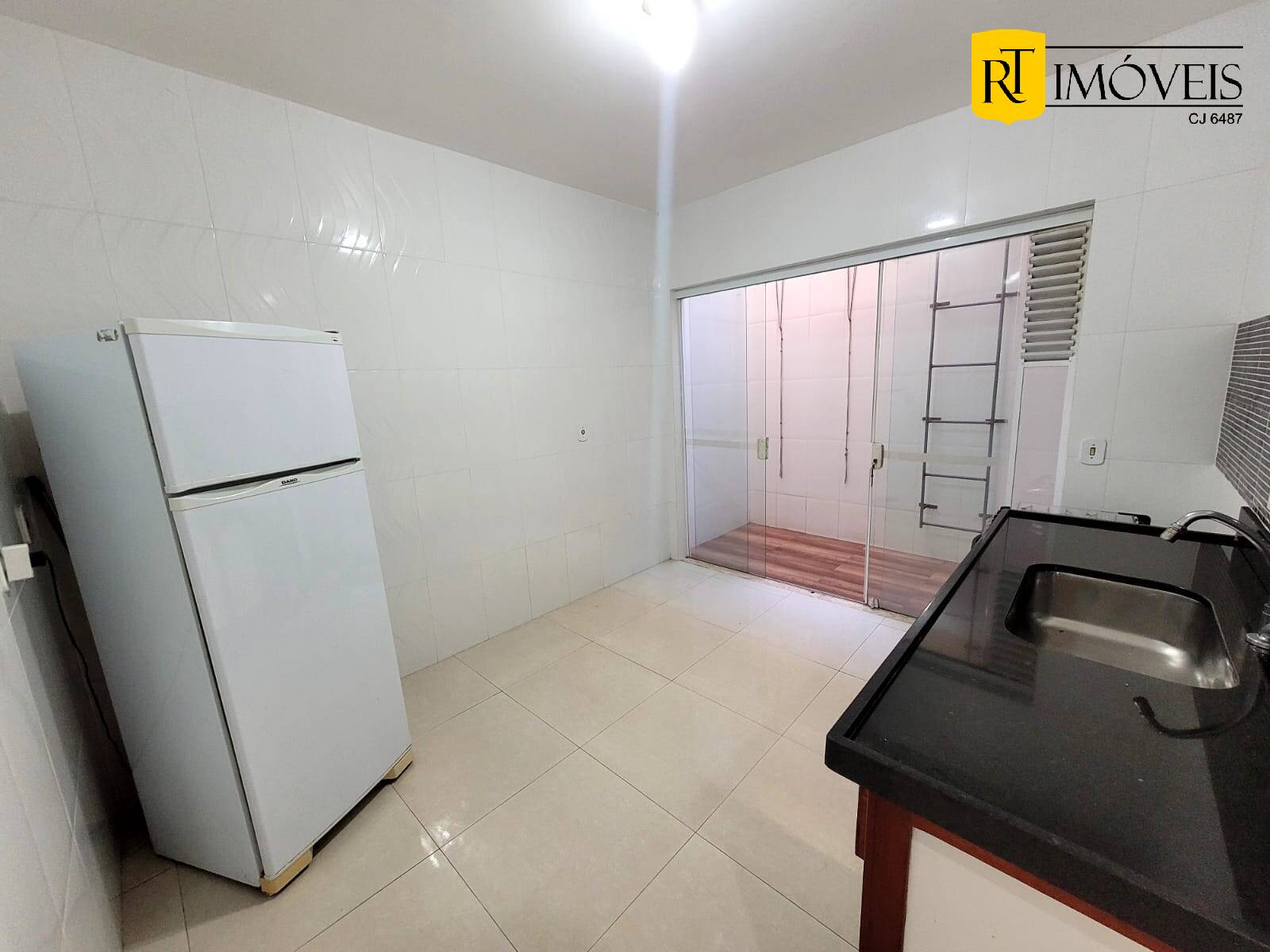 Casa à venda com 2 quartos, 75m² - Foto 11
