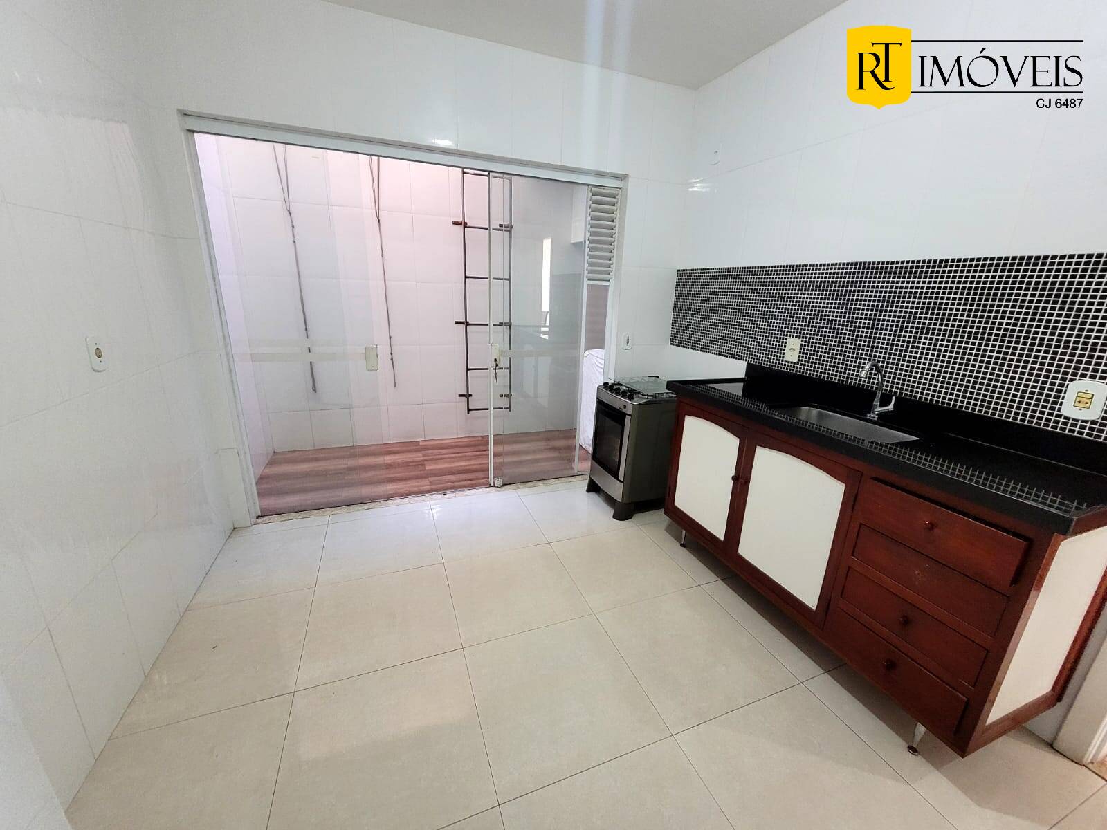 Casa à venda com 2 quartos, 75m² - Foto 17