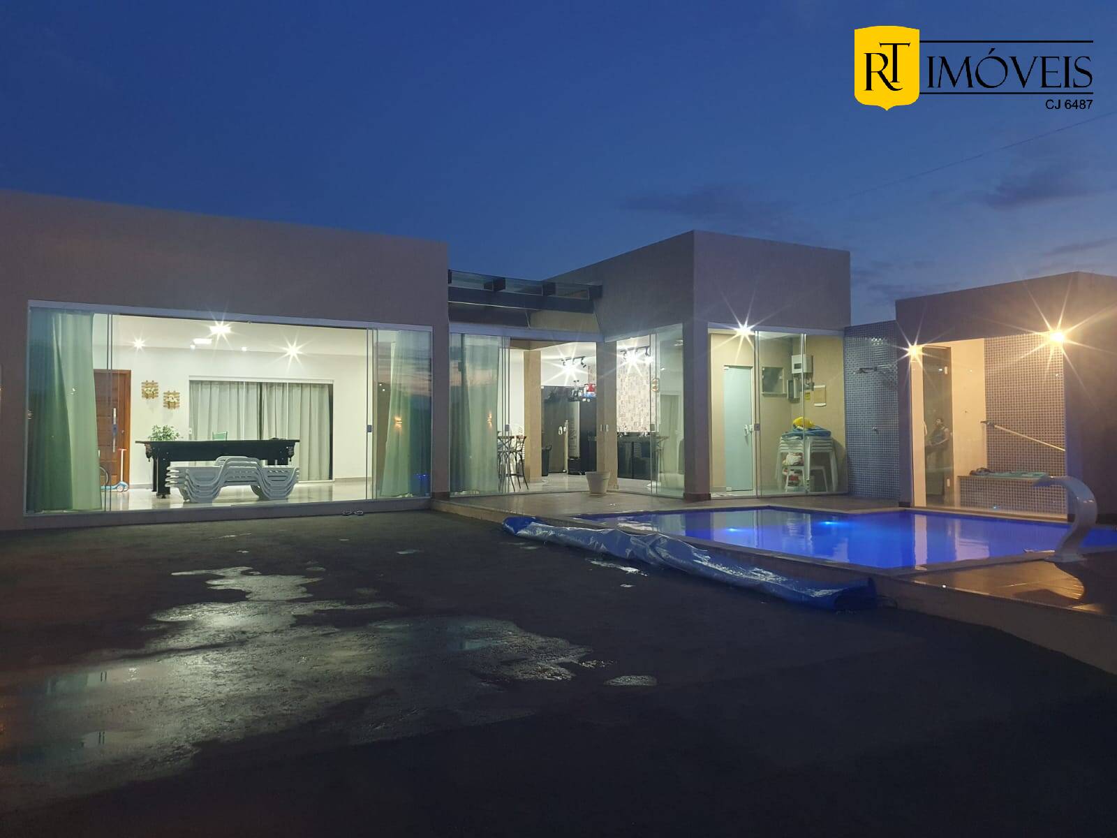Casa à venda com 3 quartos, 180m² - Foto 1