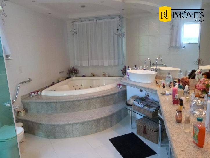 Casa de Condomínio para alugar com 7 quartos, 600m² - Foto 27