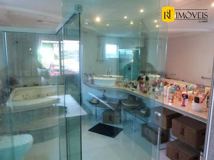 Casa de Condomínio para alugar com 7 quartos, 600m² - Foto 33
